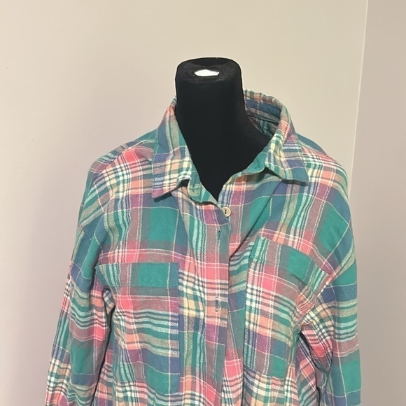 Umgee Small button down top    A - Picture 2 of 8